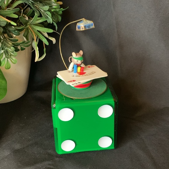 Vintage Enesco 1997 21 Fun Mice ‘n’ Dice Casino mini action musical music box - Picture 1 of 16